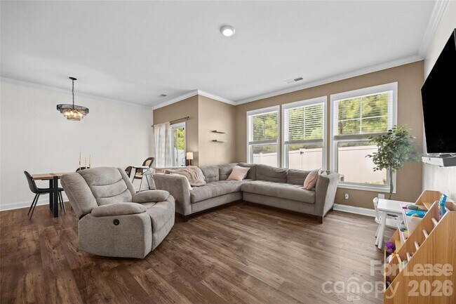 Building Photo - 616 Altamonte Dr