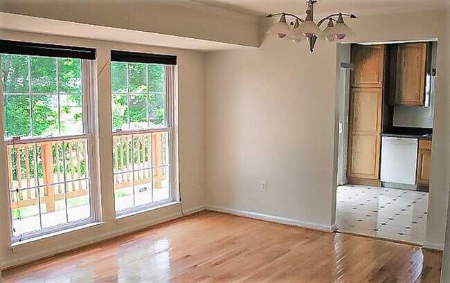 Building Photo - Serene and Private 3 Bed 3 Bath Single Fam...