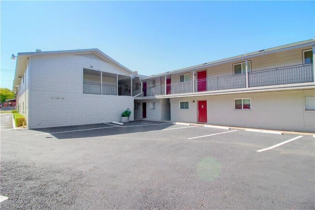 Building Photo - 2122 Hancock Dr