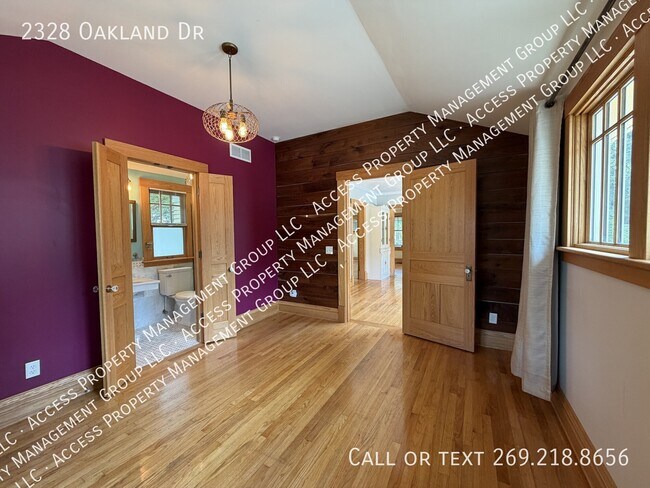 Building Photo - 2328 Oakland Dr