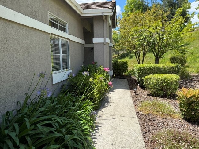 Building Photo - Gated Unique Remodeled 3 Bedroom w/ Golf Course Views in Rancho Solano