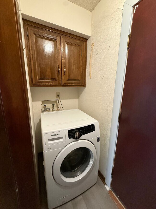 Building Photo - Must See! Welcome home to your new 3 bedroom, 2 bath home!