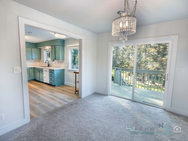 Building Photo - Spacious Single Family Home in Seaside!!!