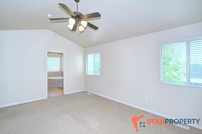 Building Photo - 4638 Seminole Cir