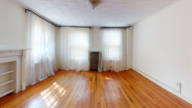 Building Photo - 459 Orange St