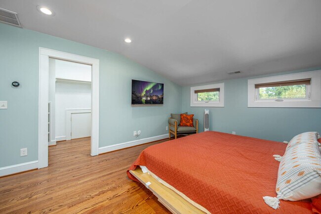 Building Photo - 211 Hargrove St