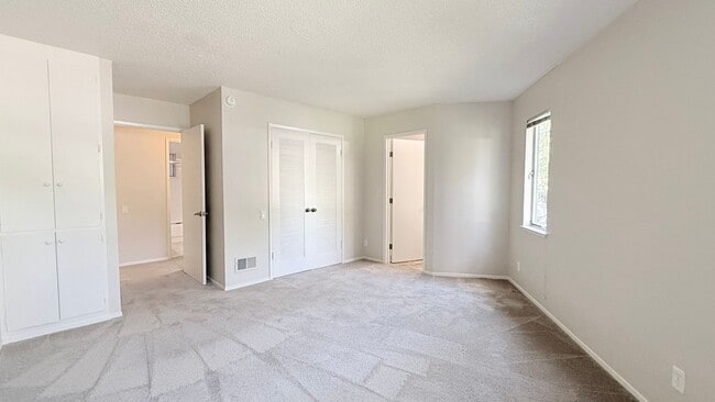 Building Photo - 929 Dewing Ave