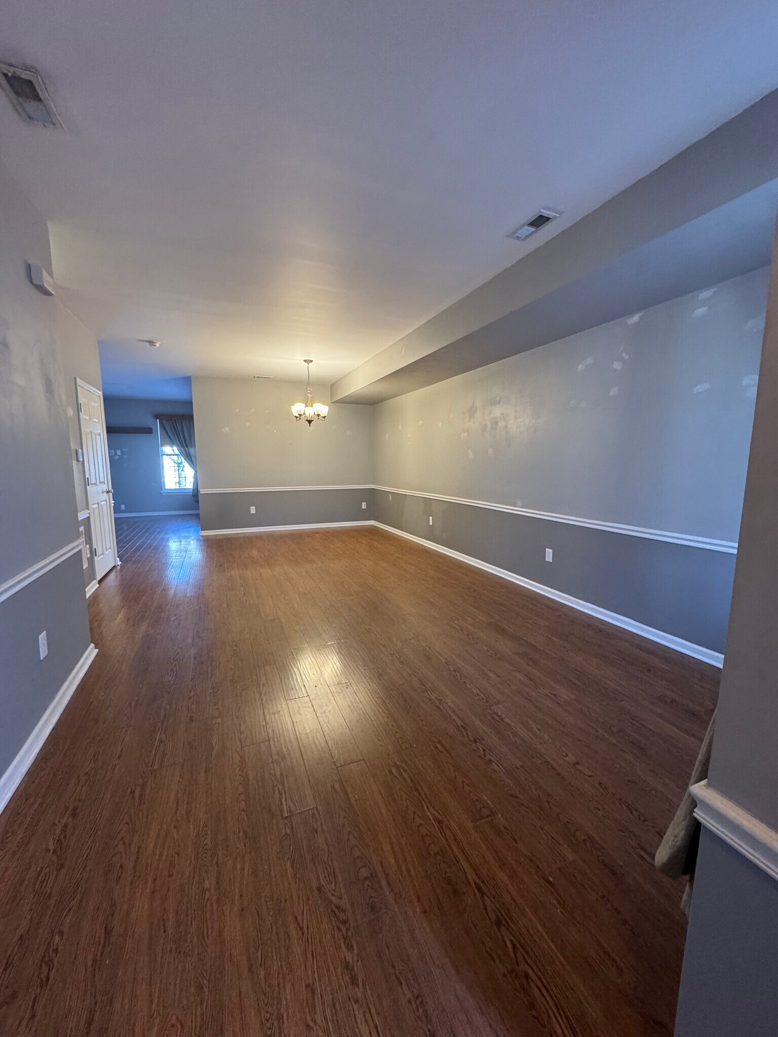 Building Photo - 603 London Court II