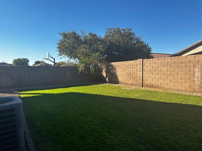 Building Photo - 1672 W Paisley Dr