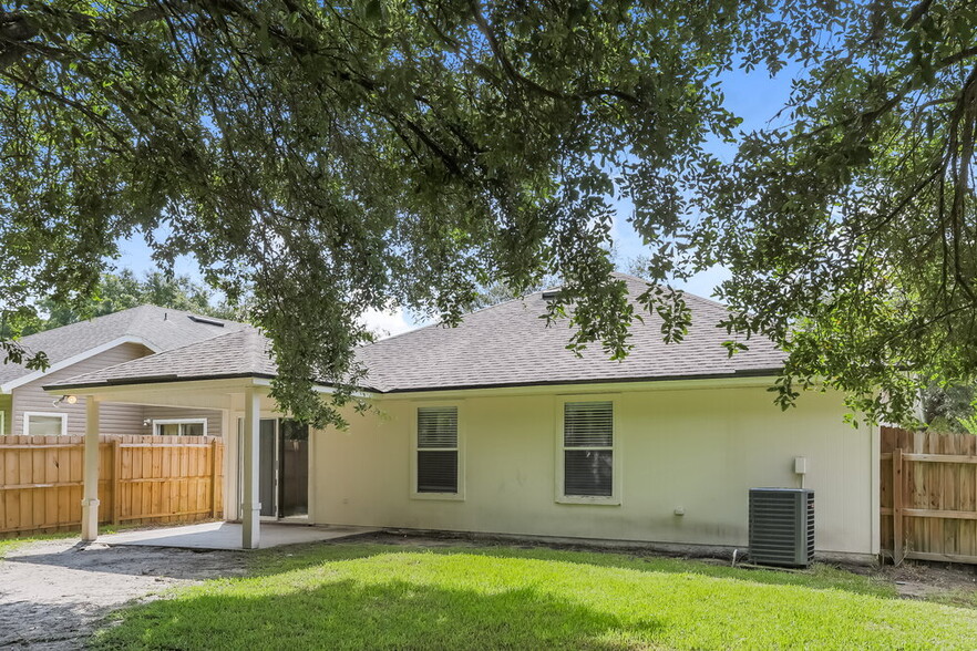 Building Photo - 1703 Canopy Oaks Dr