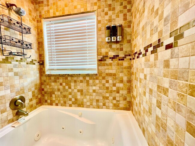 Building Photo - 133 NE 1st St