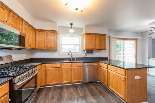 Building Photo - 686 Chippewa Cir