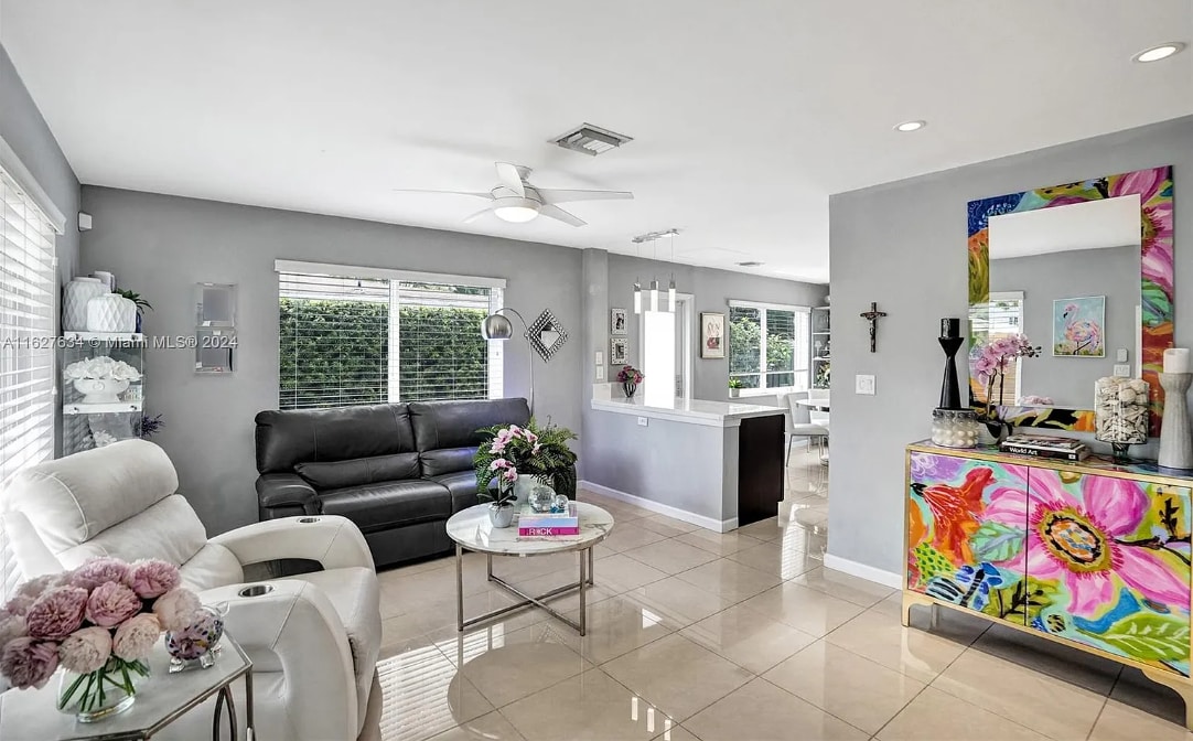 Building Photo - 1001 NE 17th Ct