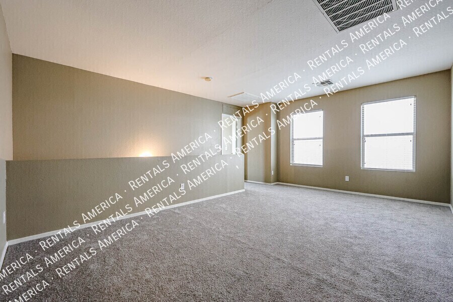Building Photo - 1356 E Clifton Ave
