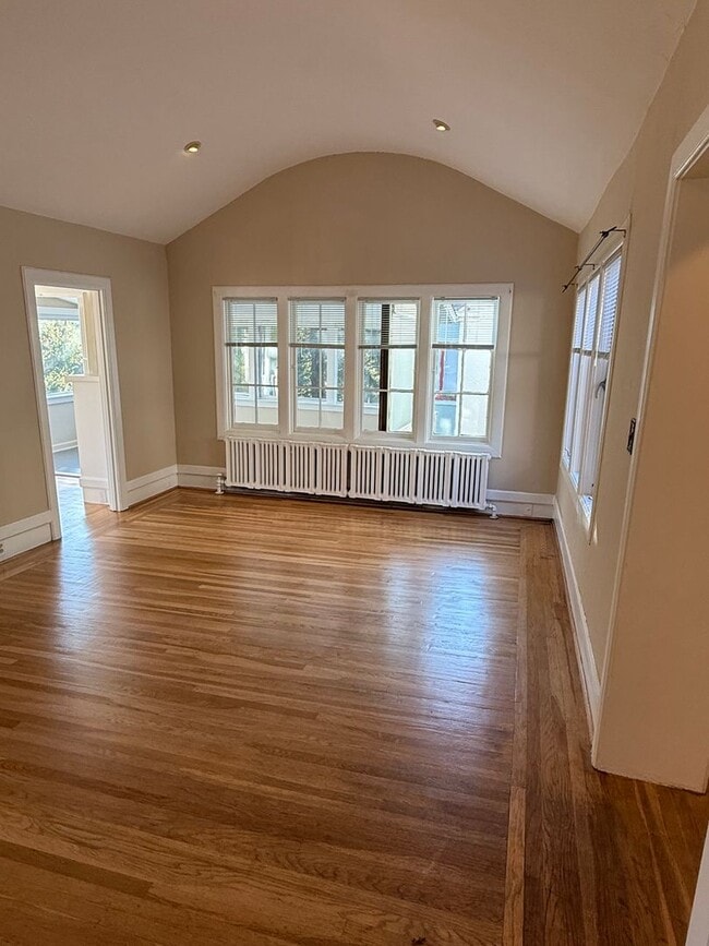 Building Photo - Great 2 Bedroom Rental Home in Crocker Highland District