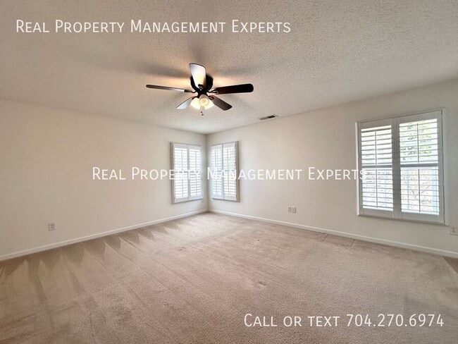 Building Photo - 10834 Glenluce Ave