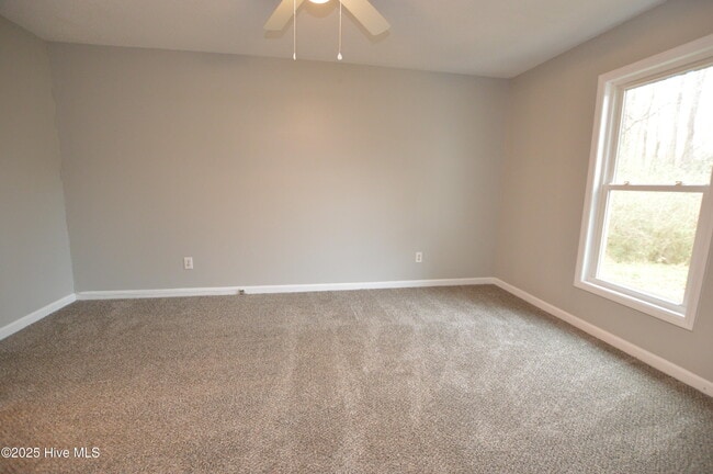 Building Photo - 307 Stillwood Dr