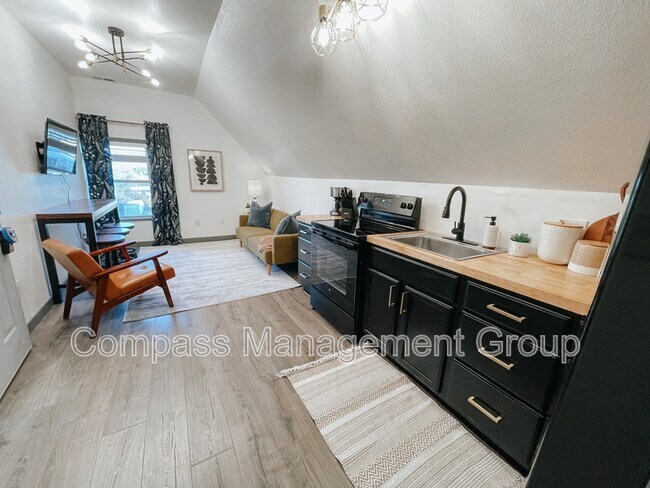 Building Photo - 813 Hall of Fame Dr