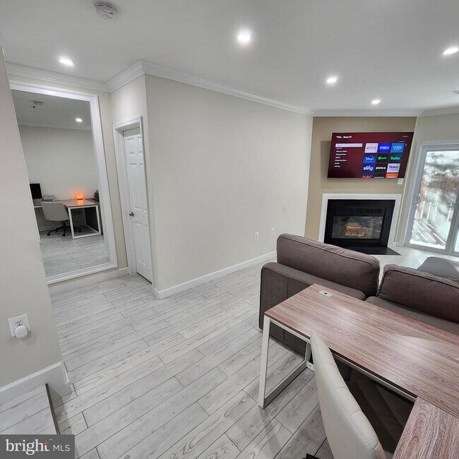 Building Photo - 255 S Pickett St