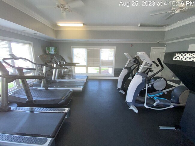 Building Photo - 299 Ranier Dr