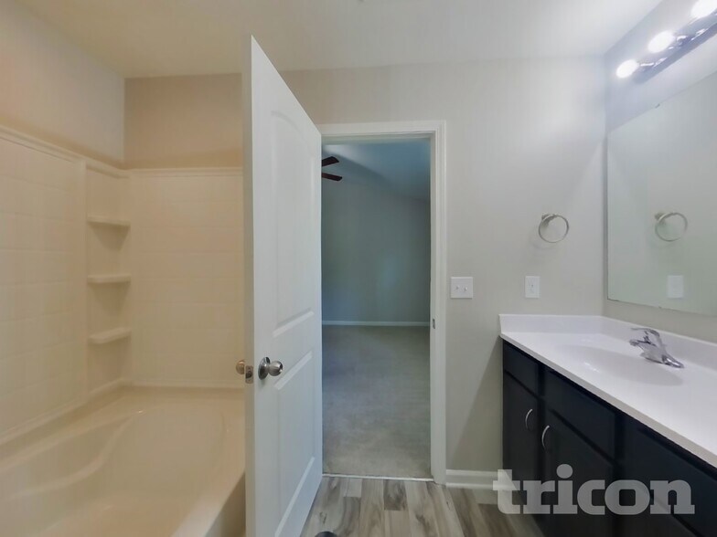 Building Photo - 206 Churchill Dr