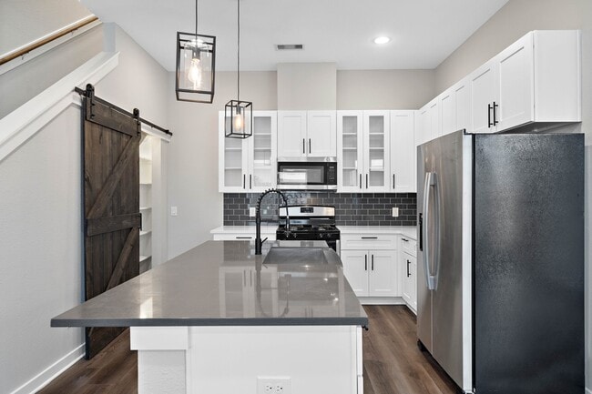 Building Photo - 8474 Berry Green Ln