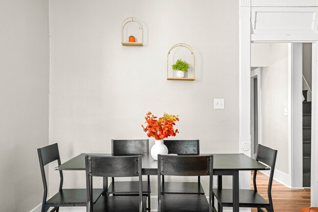 Building Photo - 639 Maple St