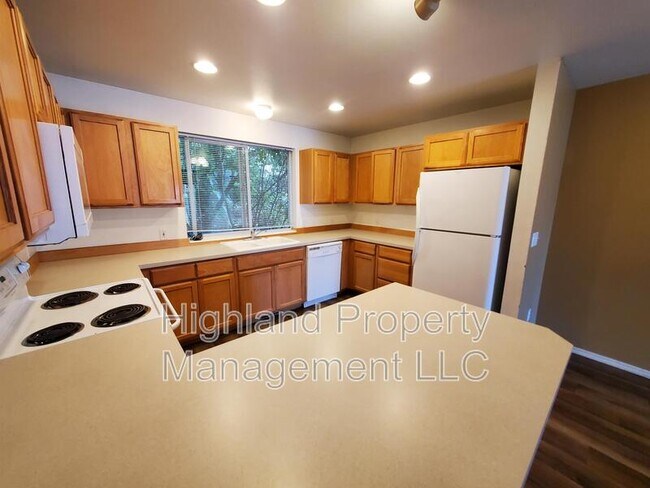 Building Photo - 322 NE Whitman St