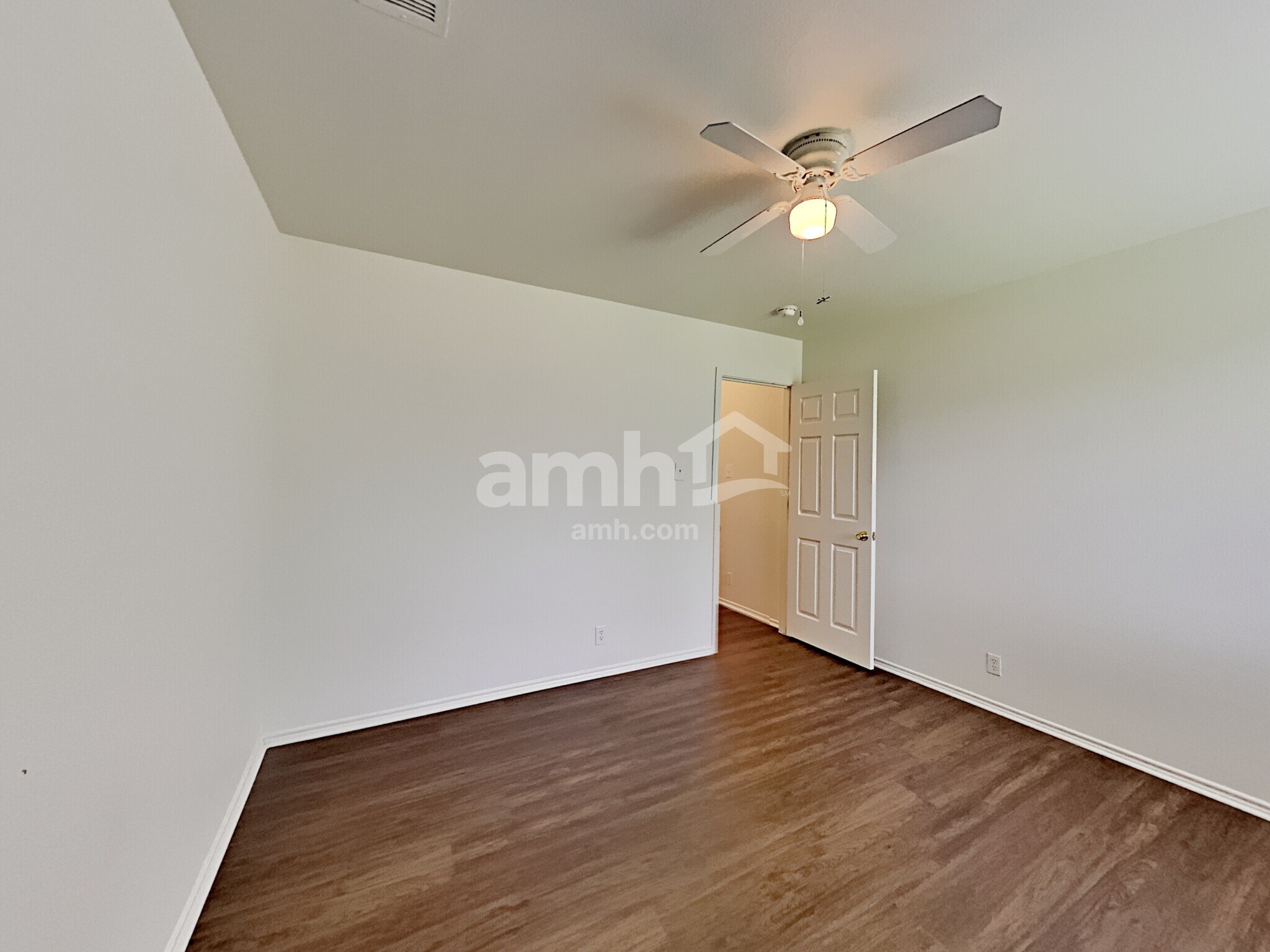 Building Photo - 2915 Encino Riv