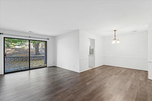 Building Photo - 1601 Thames Ct