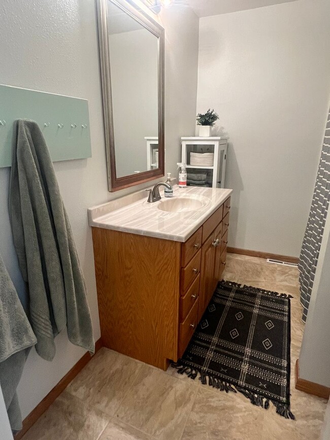 Building Photo - Short Term Lake Rental