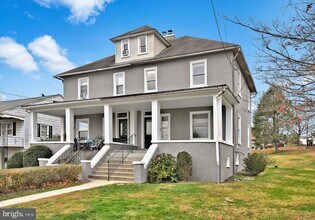 Building Photo - 778 Starr St