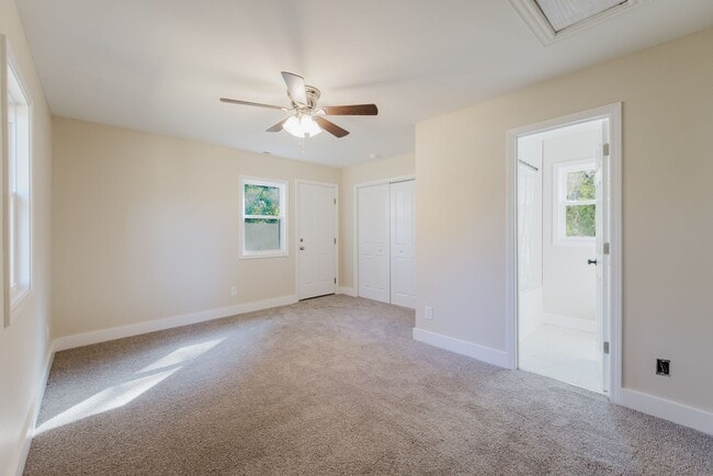 Building Photo - Beautiful Renovated 3 Bedroom and 2 Bathroom Home