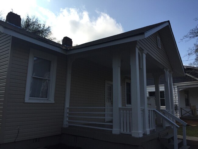 Building Photo - 27 Hemlock Dr