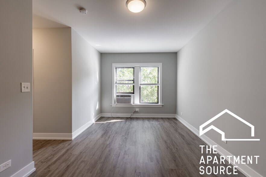 Building Photo - 703 W Brompton Ave