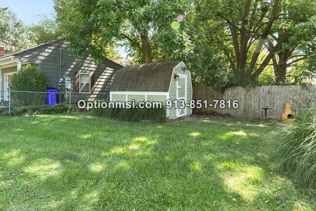 Building Photo - Near downtown Overland Park!