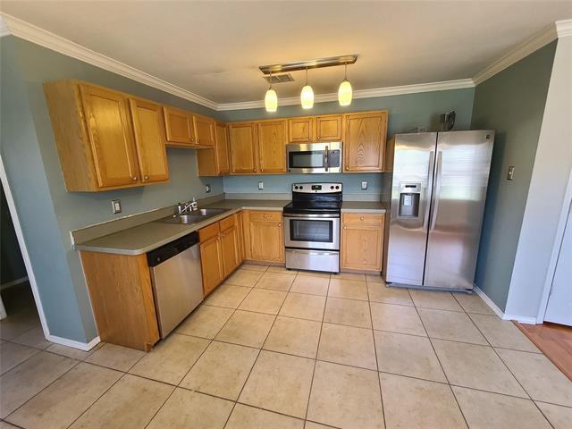Building Photo - 2502 Cattleman Dr