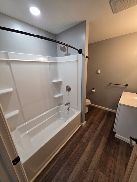 Full Bath - 356 Main St