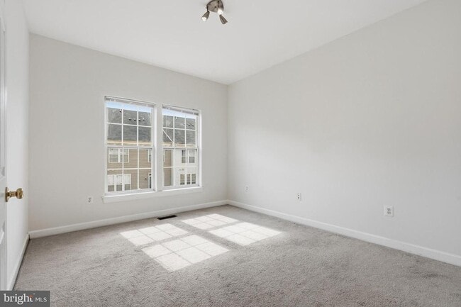 Building Photo - 325 Munahan Cir