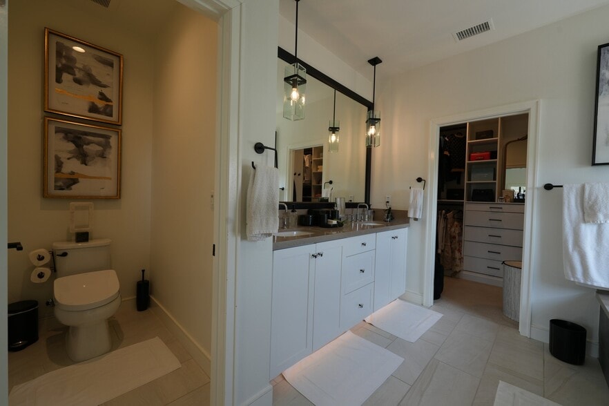Building Photo - 145 Plum Lily