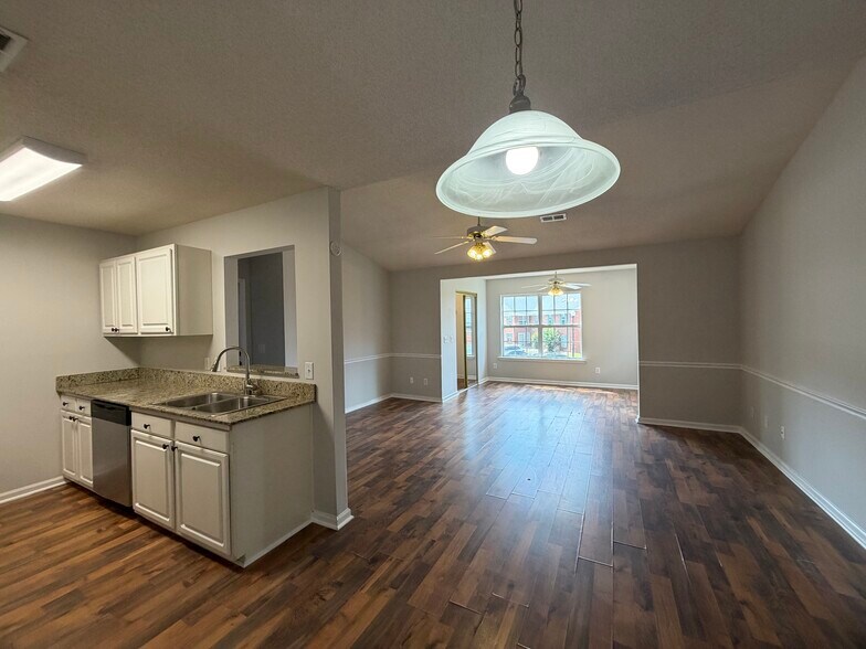 Building Photo - 527 3rd Loop Rd
