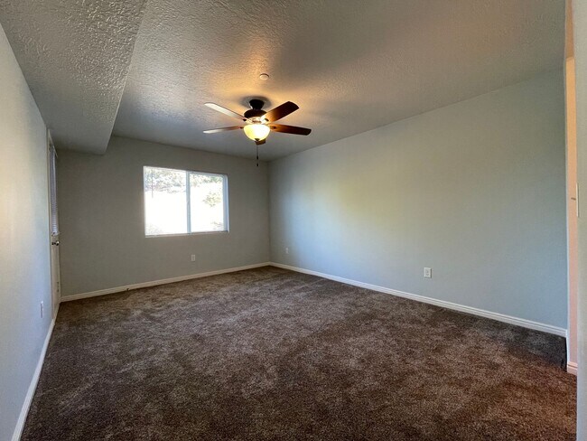 Building Photo - Remodeled 2 Bedroom 2 Bathroom Condo Near BYU