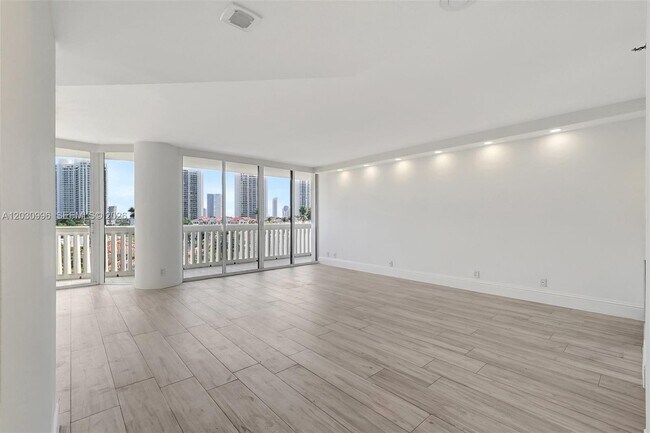 Building Photo - 1000 W Island Blvd