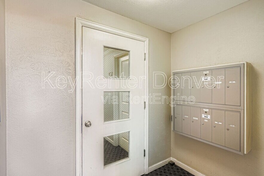 Building Photo - 1327 Steele St