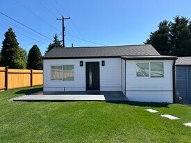 Building Photo - 1747 NE 147th St