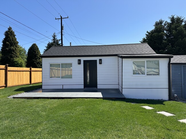 Building Photo - 1747 NE 147th St