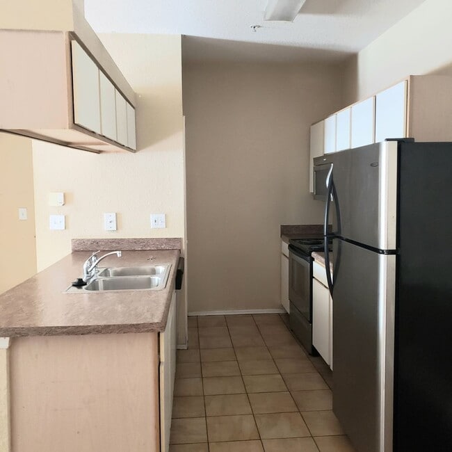 Building Photo - Luxury and Spacious, 1st floor condo with ...