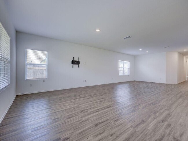 Building Photo - 1629 Brueggerhoff Rd