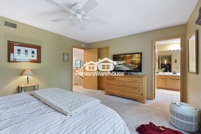 Building Photo - Available 12/1 - Beautiful Minnetonka Town...