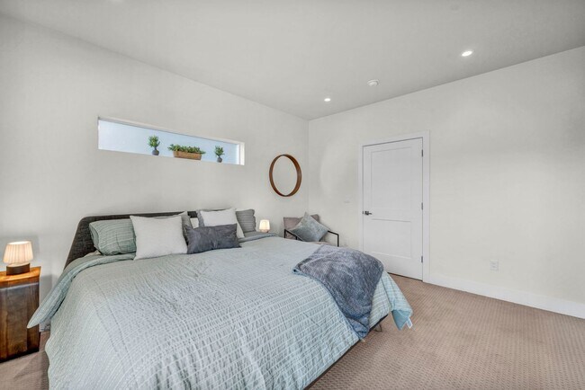 Building Photo - Mid-Town Modern Gem With EV Charger